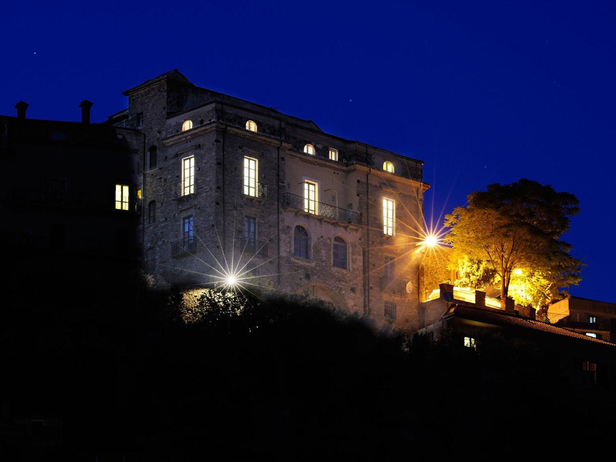 Residenza Matarazzo E Le Sue Soffitte Leilighet Castellabate Eksteriør bilde
